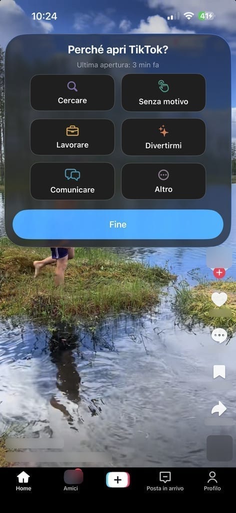 La domanda «perché adesso?» all'apertura di un'app su iPhone, in pourquoi.app